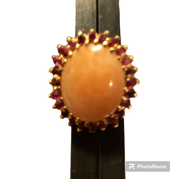 Giant Coral Jade Ring surrounded by Natural Rubies on a 14K Gold Band - Picture 3 of 8